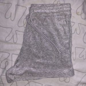 UNI QLO GREY BOYFRIEND SHORTS